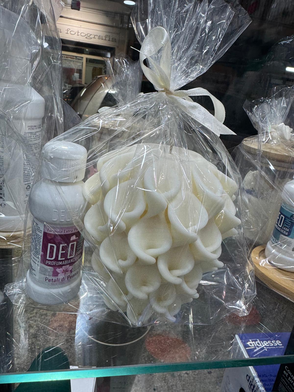 Candela 100% vegetale con profuma biancheria deomix peonia